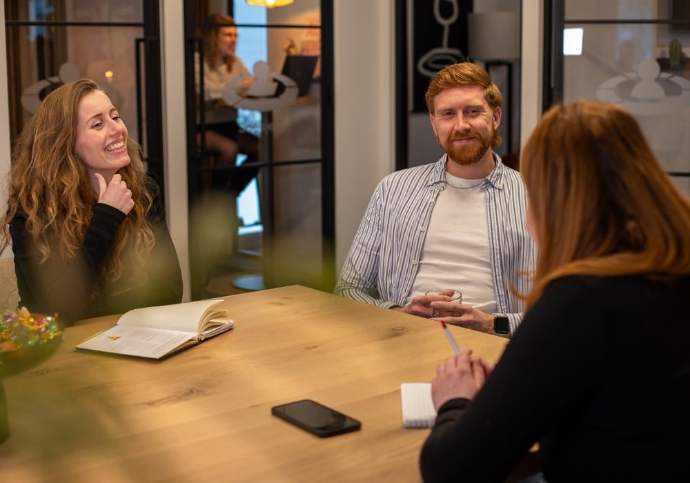 Medewerkers in overleg