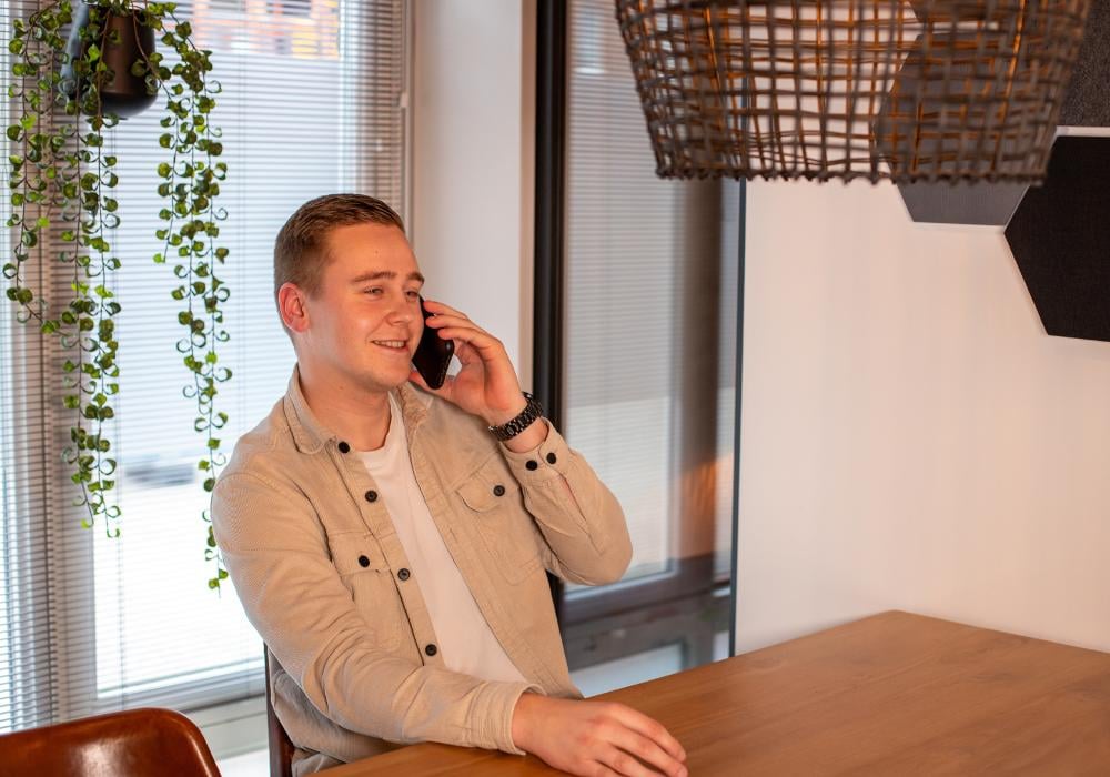 HR Consultant telefonisch in gesprek
