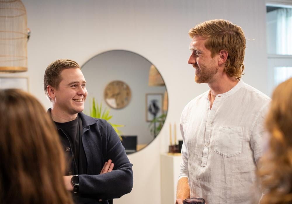 Bart en Koen in overleg met het HR-team