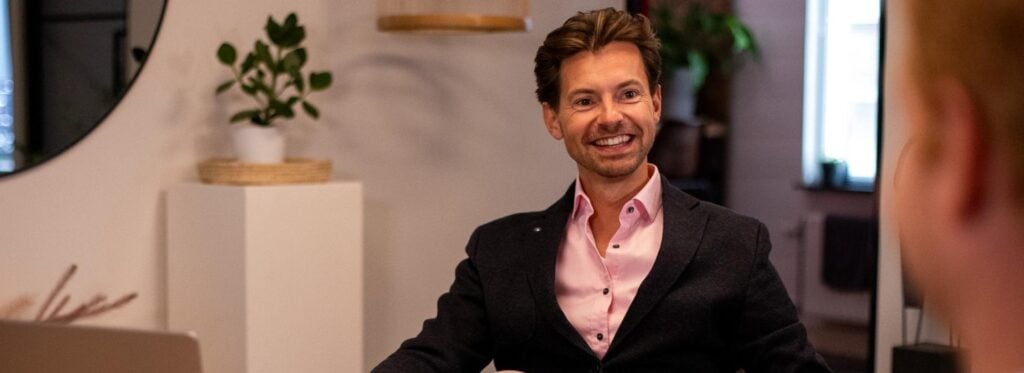 Dirk de Bakker in overleg