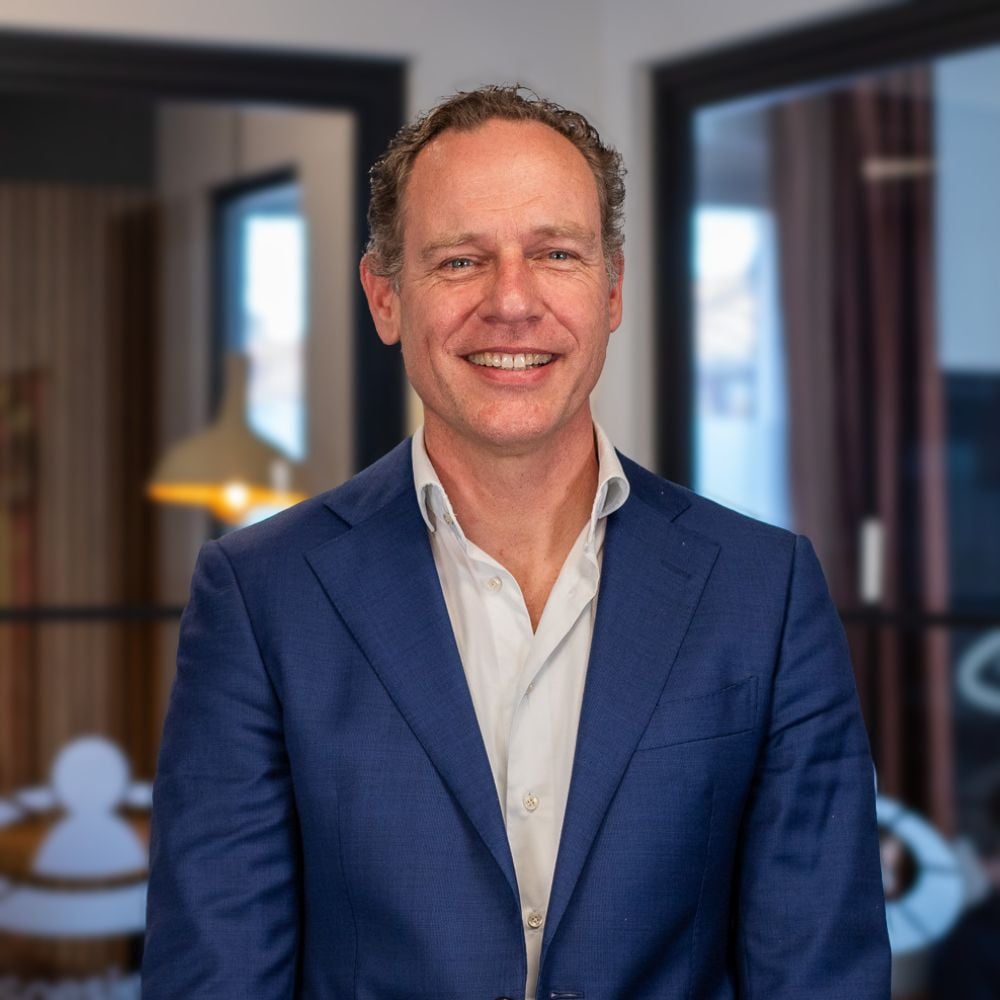 Izaak van der Neut Senior HR Consultant