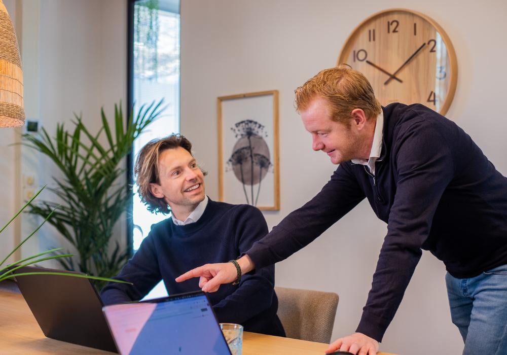 Dirk Marc in overleg | Bakker en Bosch