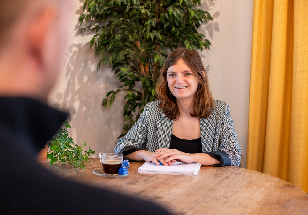 Elles in gesprek met collega
